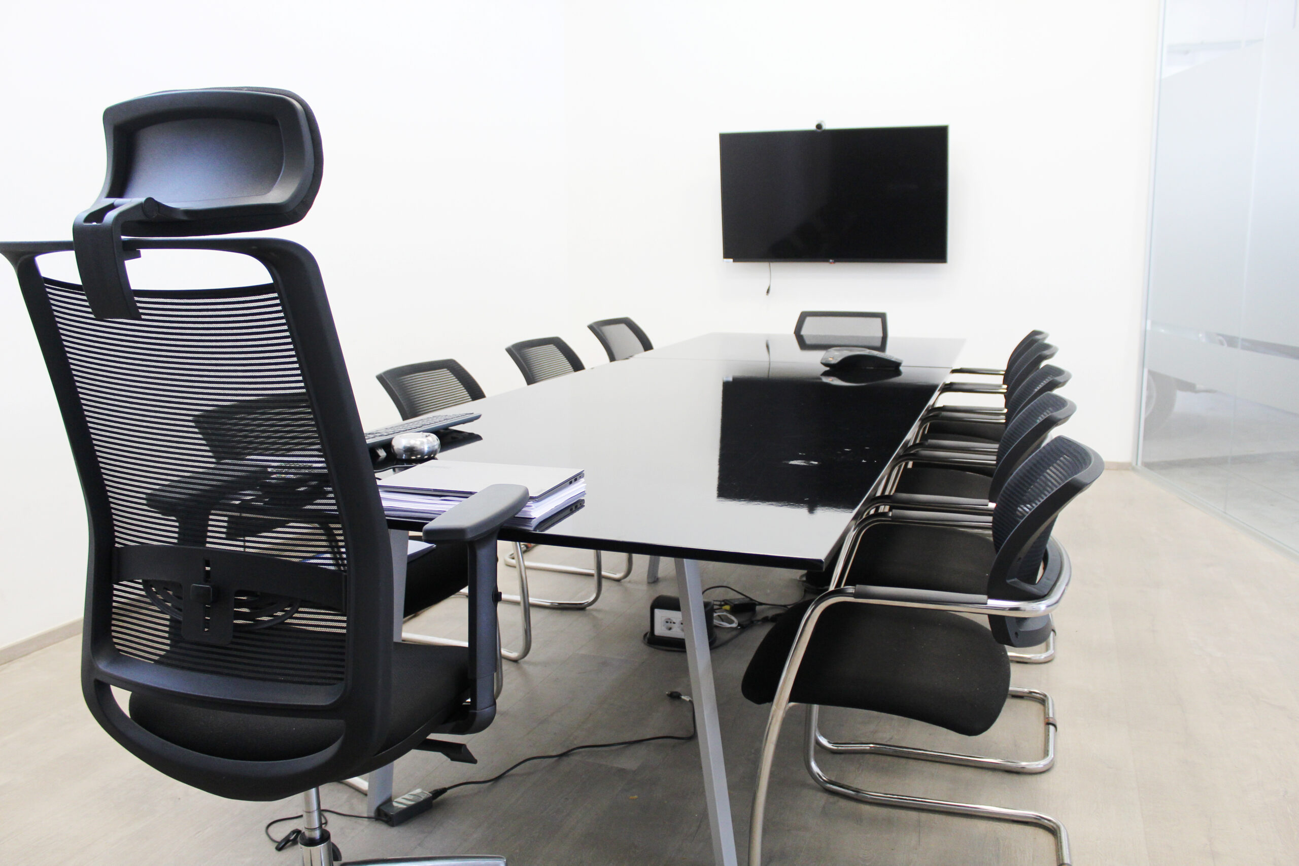 sancilio evotech molfetta - sala conferenze meeting riunioni scrivania sedute ergonomiche Totorizzo
