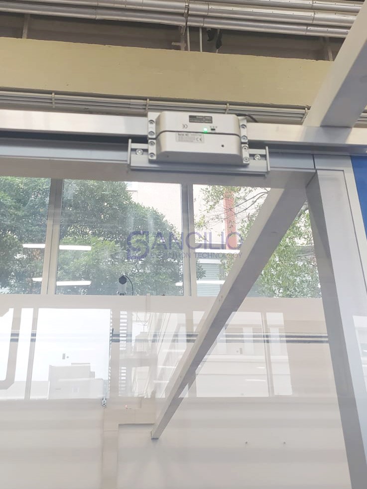 sancilio evotech molfetta - pareti vetrate divisorie policarbonato laboratori realizzazione posa in opera Poliba Politecnico Bari