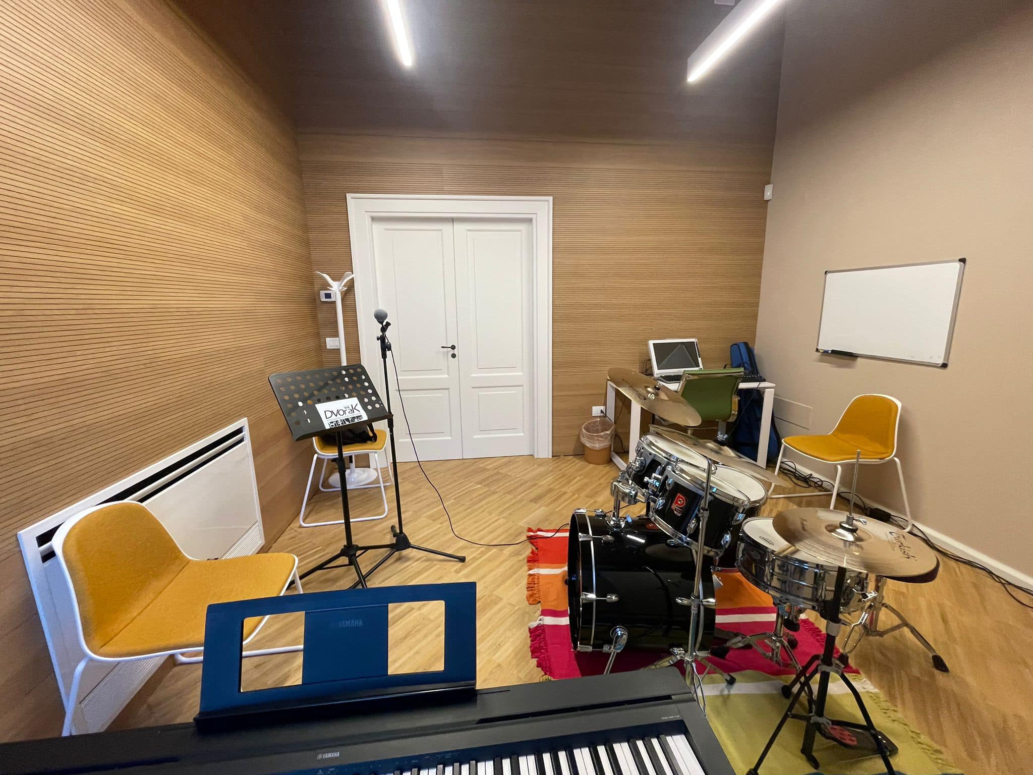 sancilio evotech molfetta - arredo uffici scrivanie sedute acustica fonoassorbenza trattamento sala registrazione scuola popolare molfetta musica