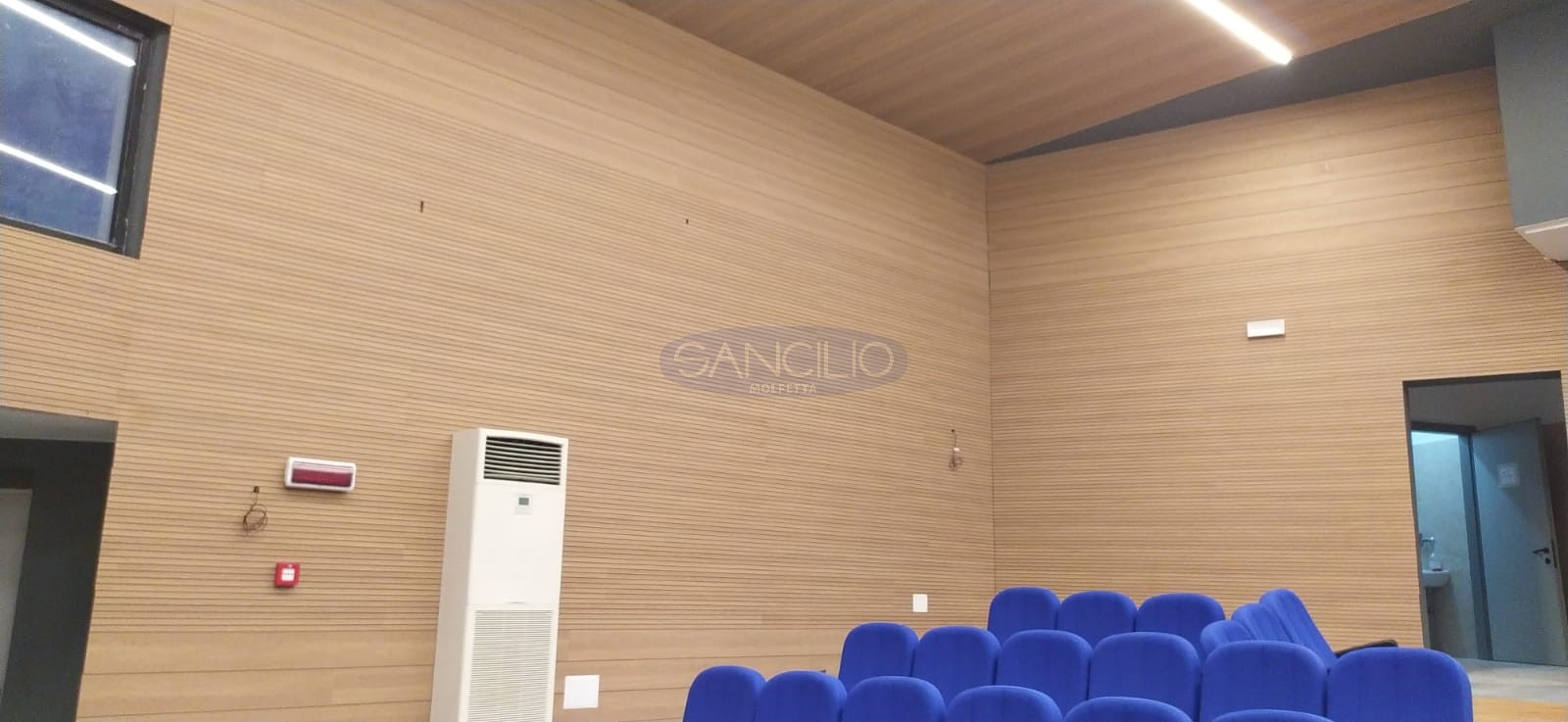 sancilio evotech molfetta - allestimento teatro cinema auditorium arredo rumore acustica fonoassorbenza progettazione sedute accettura