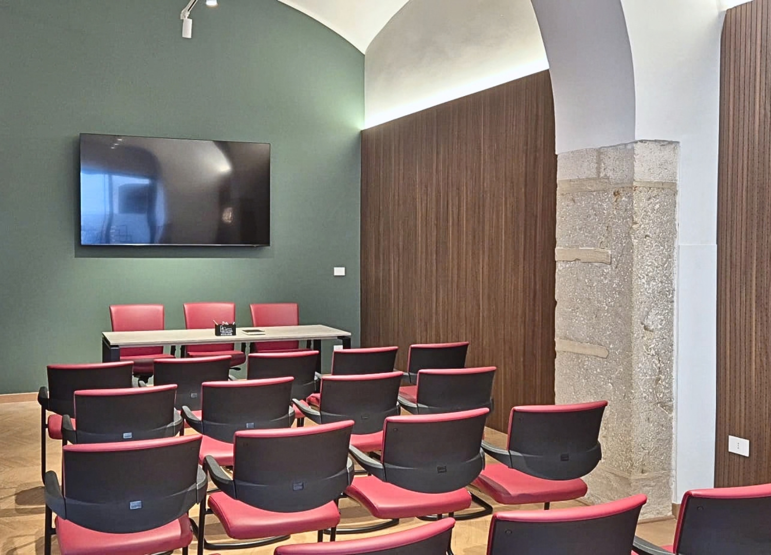 sancilio molfetta evotech srl - amministrazione pugliese pannelli acustici fonoassorbenti SKEMA sedute ufficio sala meeting scrivania luce 2026